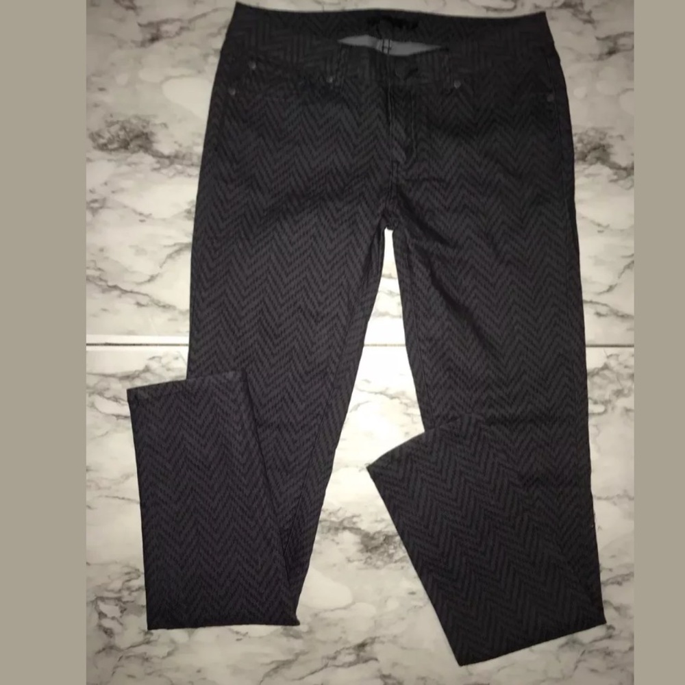 Women's Chevron-Pattern Black Jeans